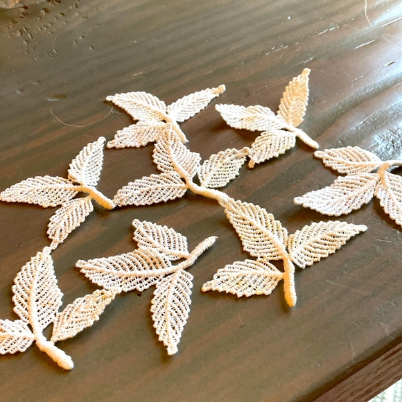 8 mid century cotton ecru stem and leaves appliqués. Beautiful - Picture 1 of 7